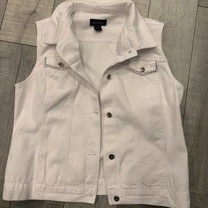 Ashro white vest size 14